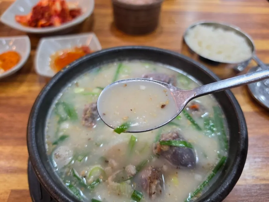 들깨가루를 넣은 순대국