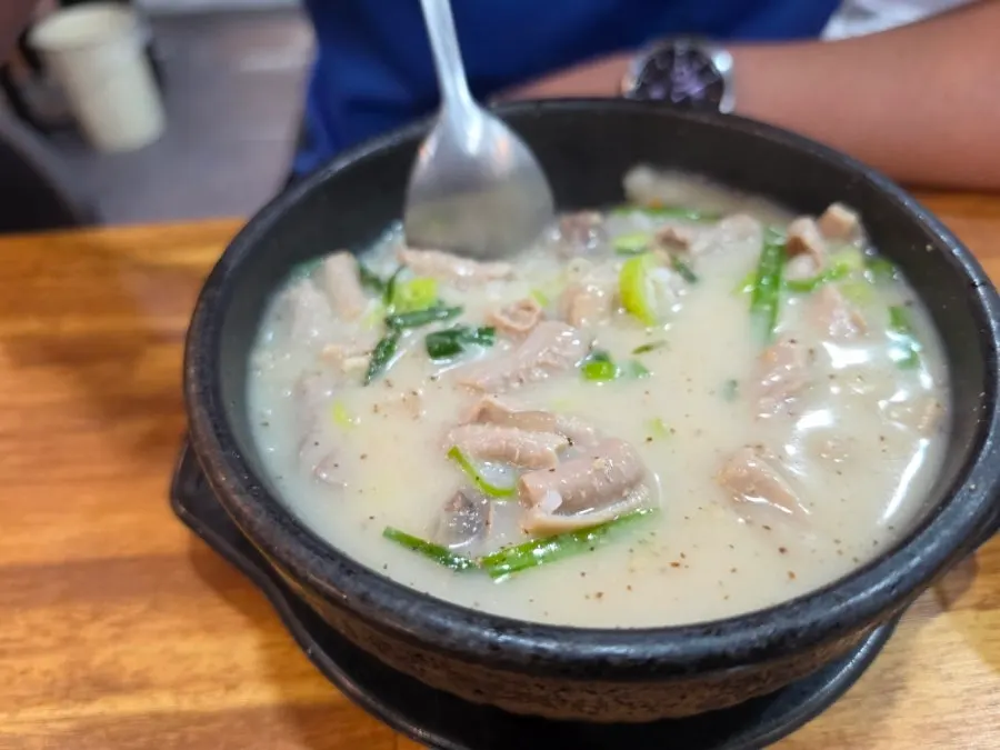 식사를 마친 옛날경성순대국 테이블