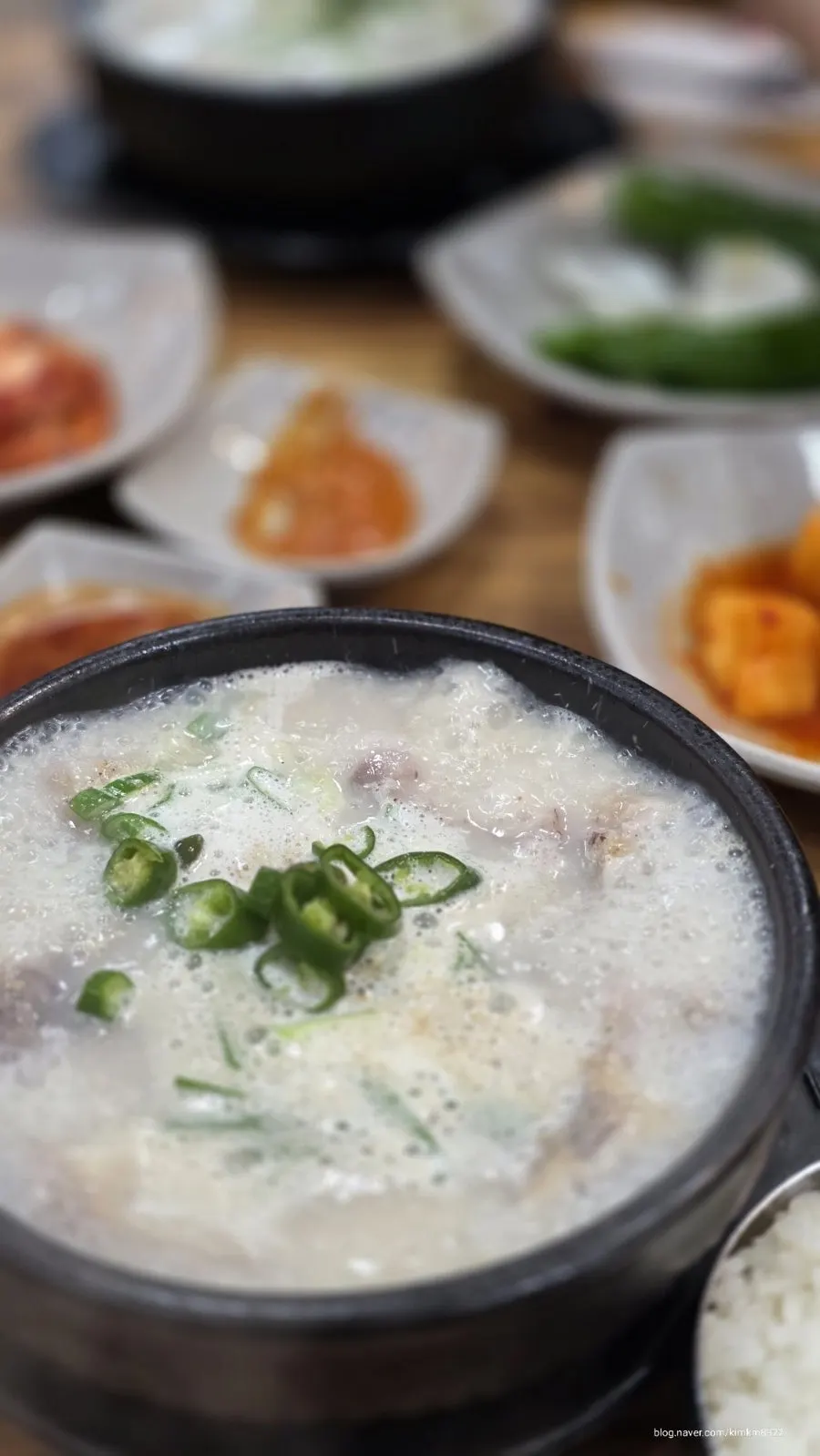 Table with two bowls, sundaeguk and sundaeguk without sundae