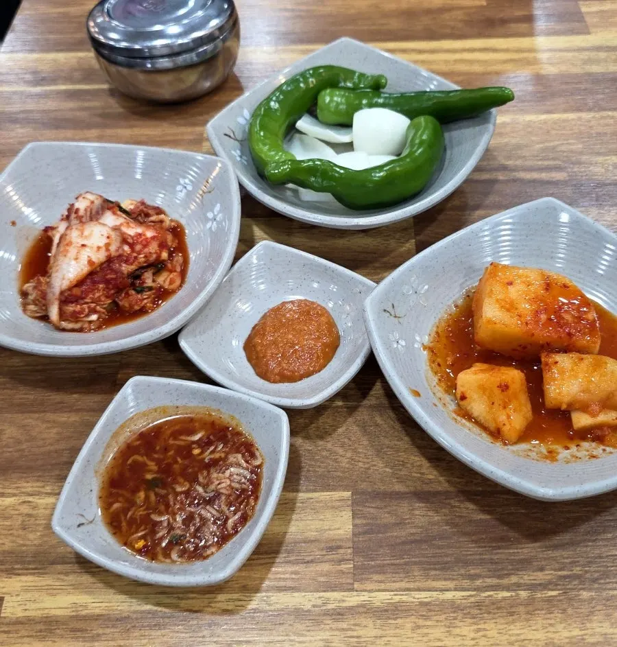 Sundaeguk served with side dishes on the table
