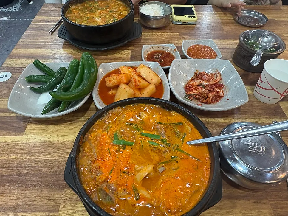 오소리감투와 곱창고기가 보이는 순대국 건더기