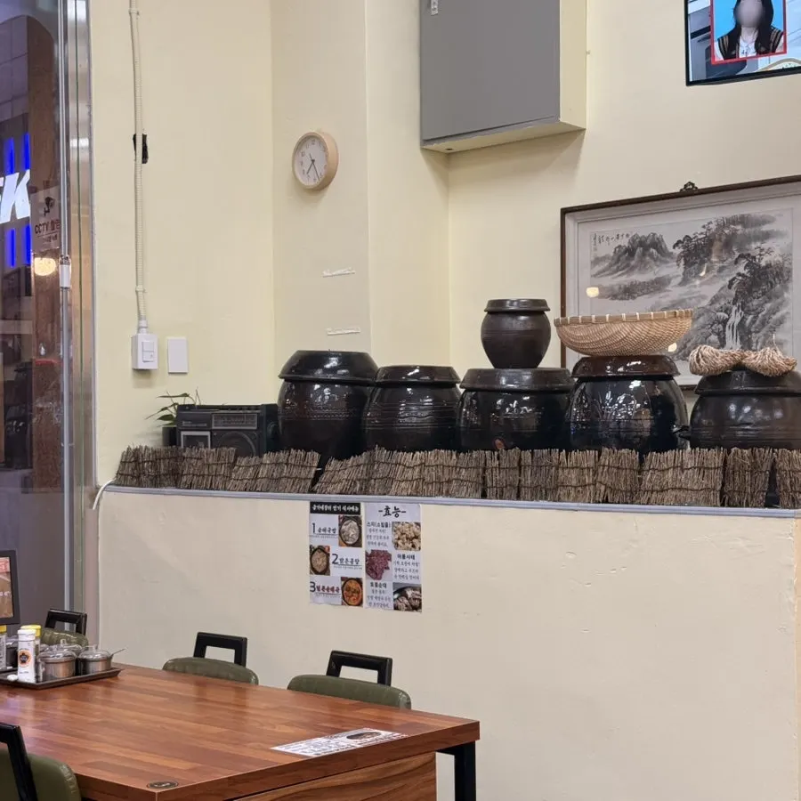 Interior of Geumganejangteo with market-style decor