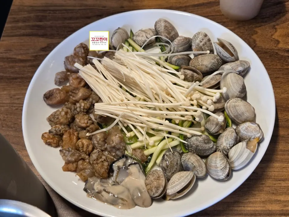Light and refreshing pufferfish broth kalguksu