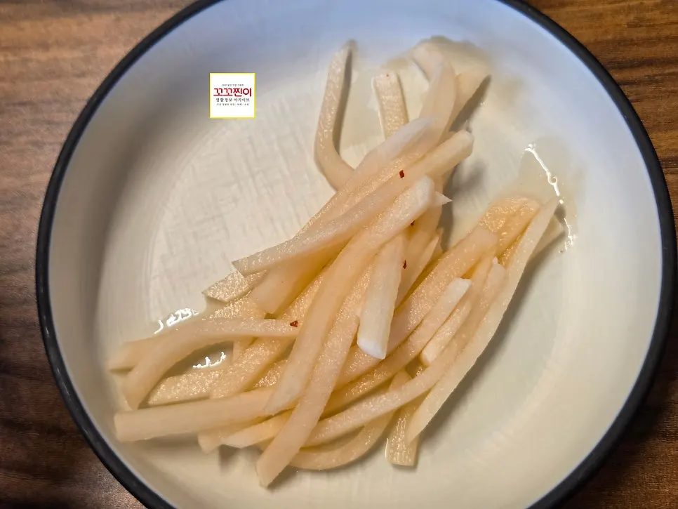 Fresh kimchi served alongside the kalguksu