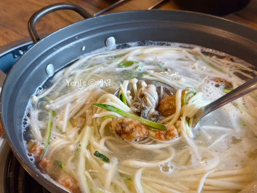 유복칼국수 용인민속촌점 복해물칼국수와 쭈꾸미 상차림