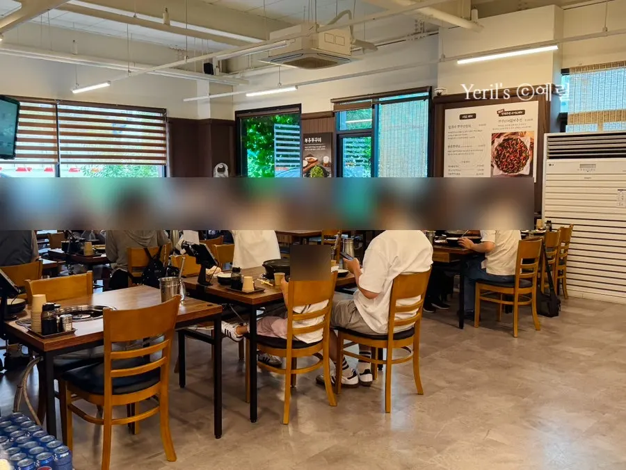 유복칼국수 용인민속촌점 넓은 홀 내부