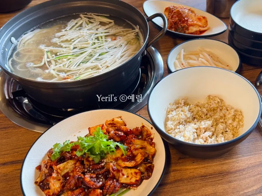 식사를 마친 복해물칼국수와 쭈꾸미 상차림