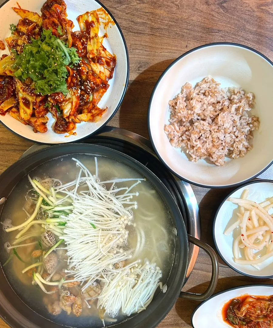 Pufferfish broth kalguksu loaded with live clams, oysters, and ear shells