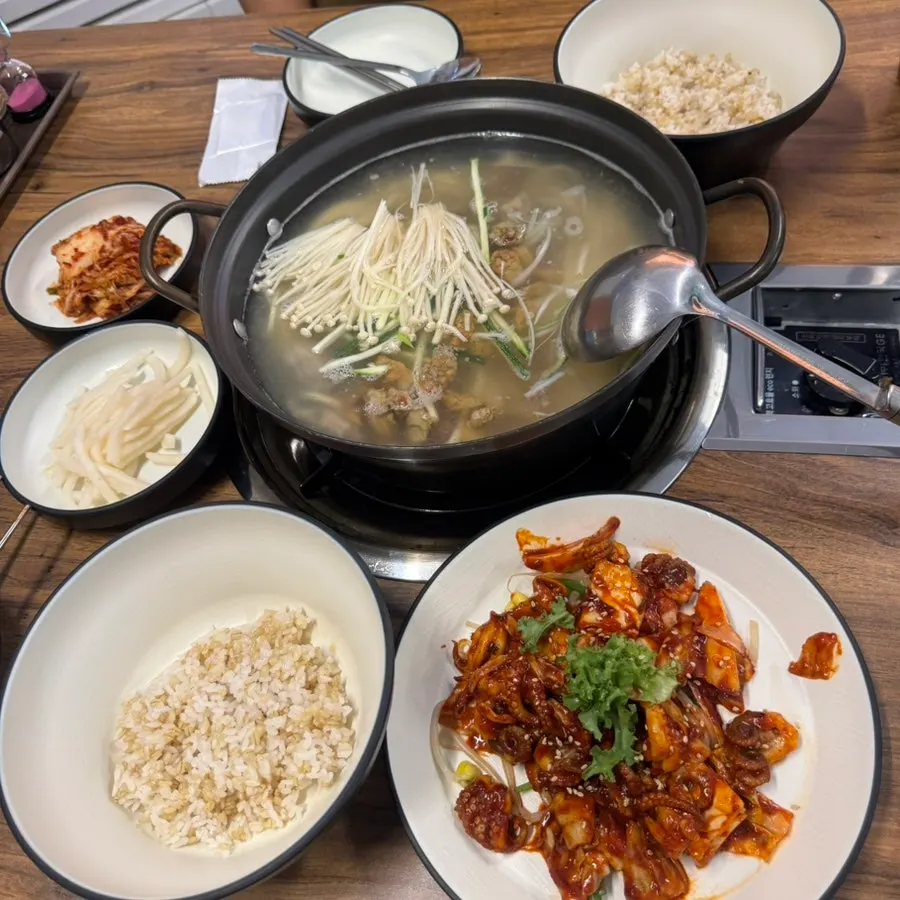 복어육수 베이스 칼국수 한 그릇