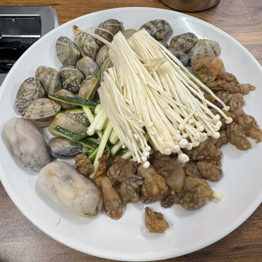 바지락이 들어간 칼국수 국물