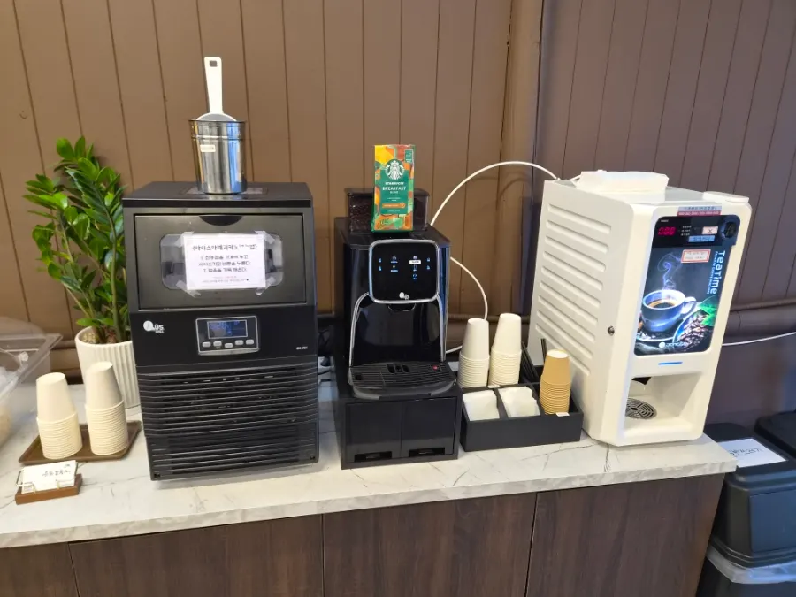 Dessert coffee corner using Starbucks beans