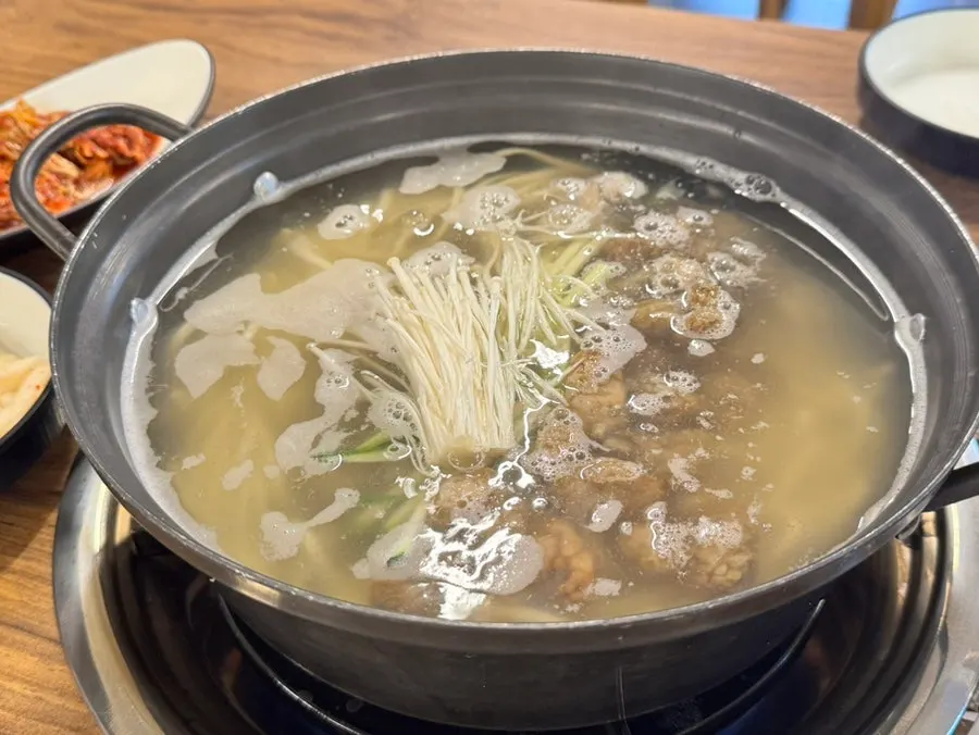 The hourglass flipped after adding seafood and noodles to boiling broth