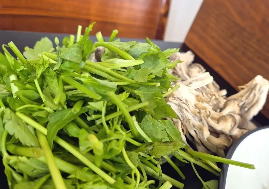 Extra minari and mushrooms