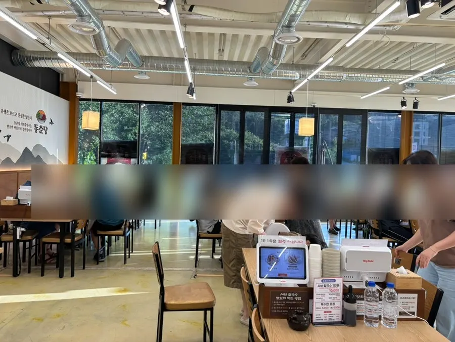 Spacious, bright restaurant with high chairs