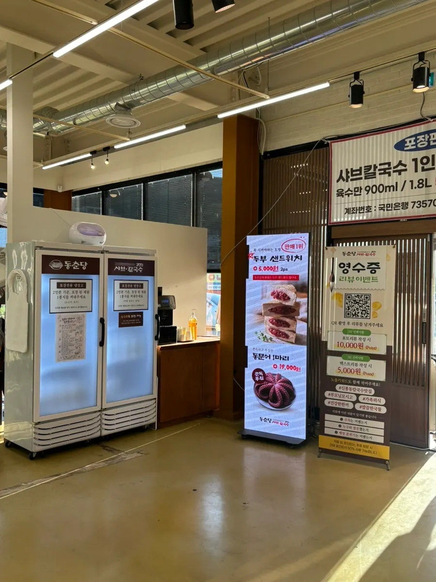 Spacious, bright restaurant with high chairs