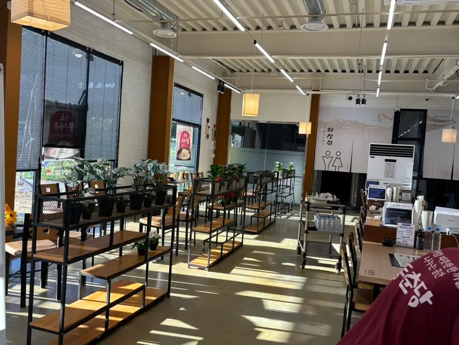 Spacious, bright restaurant with high chairs