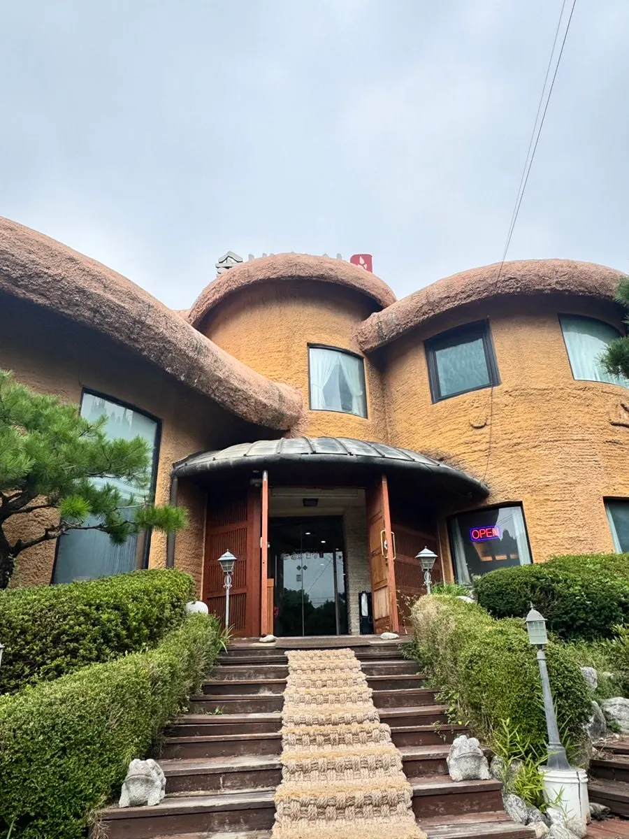 Exterior of Sotbap Hansang