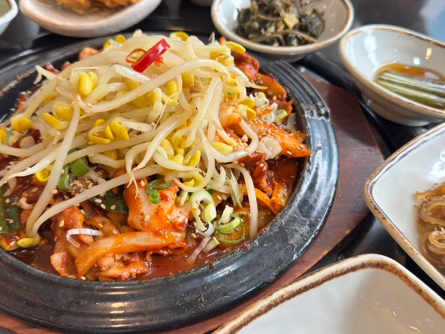 The set meal spread at Sotbap Hansang