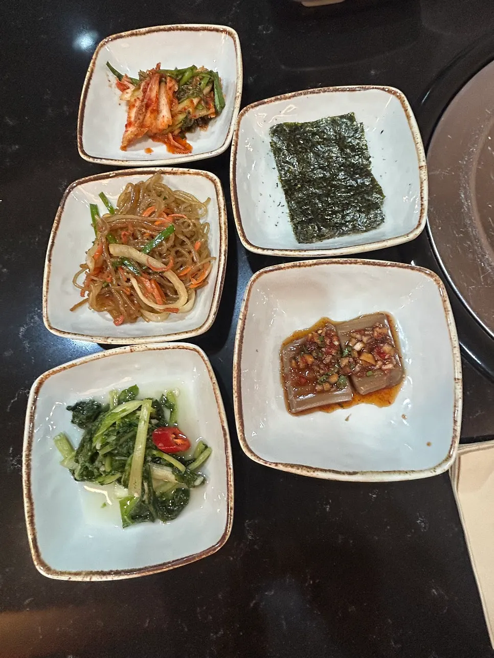 정갈하게 차려진 나물 반찬