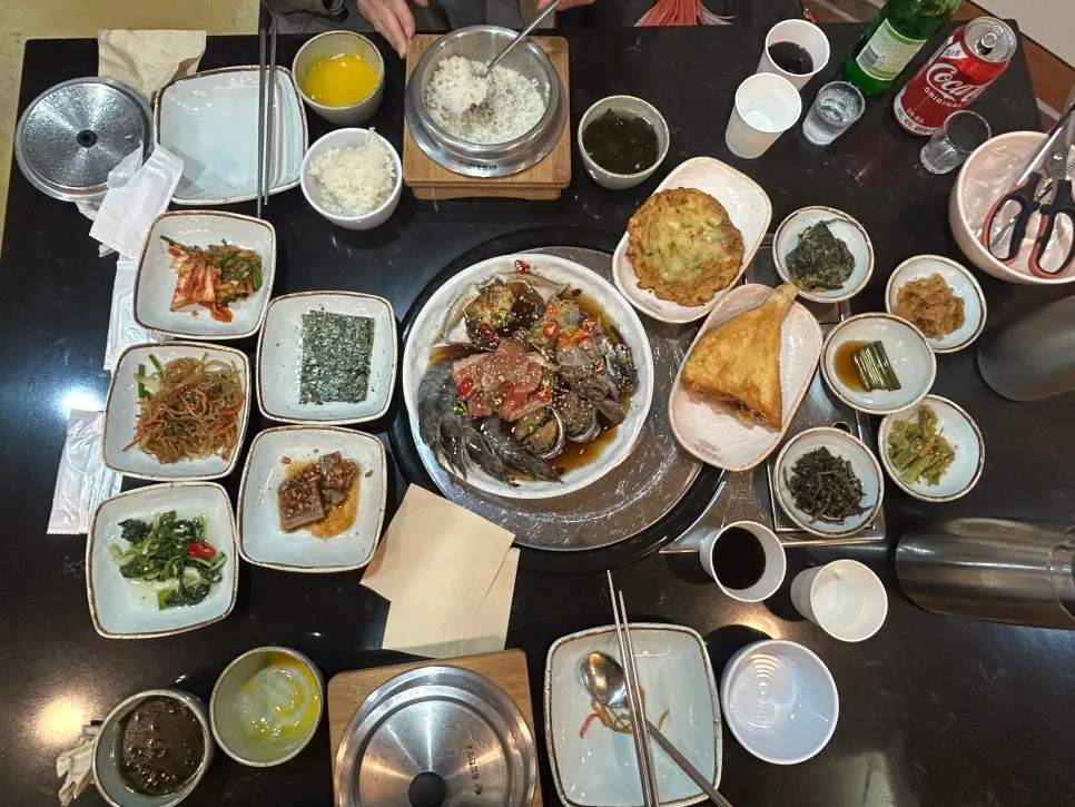 해물장과 함께 먹는 한상 차림