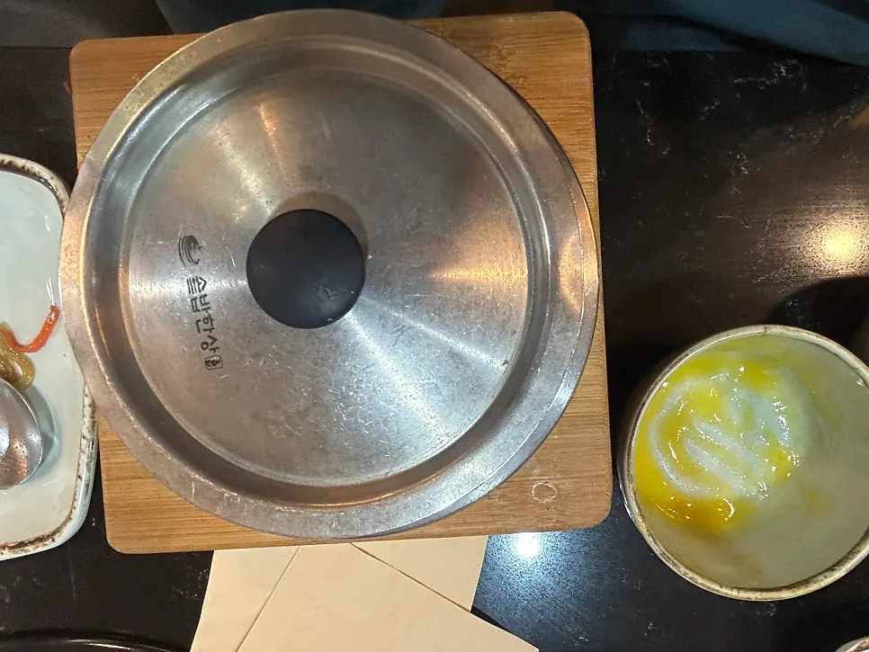 따로 나온 솥밥과 반찬