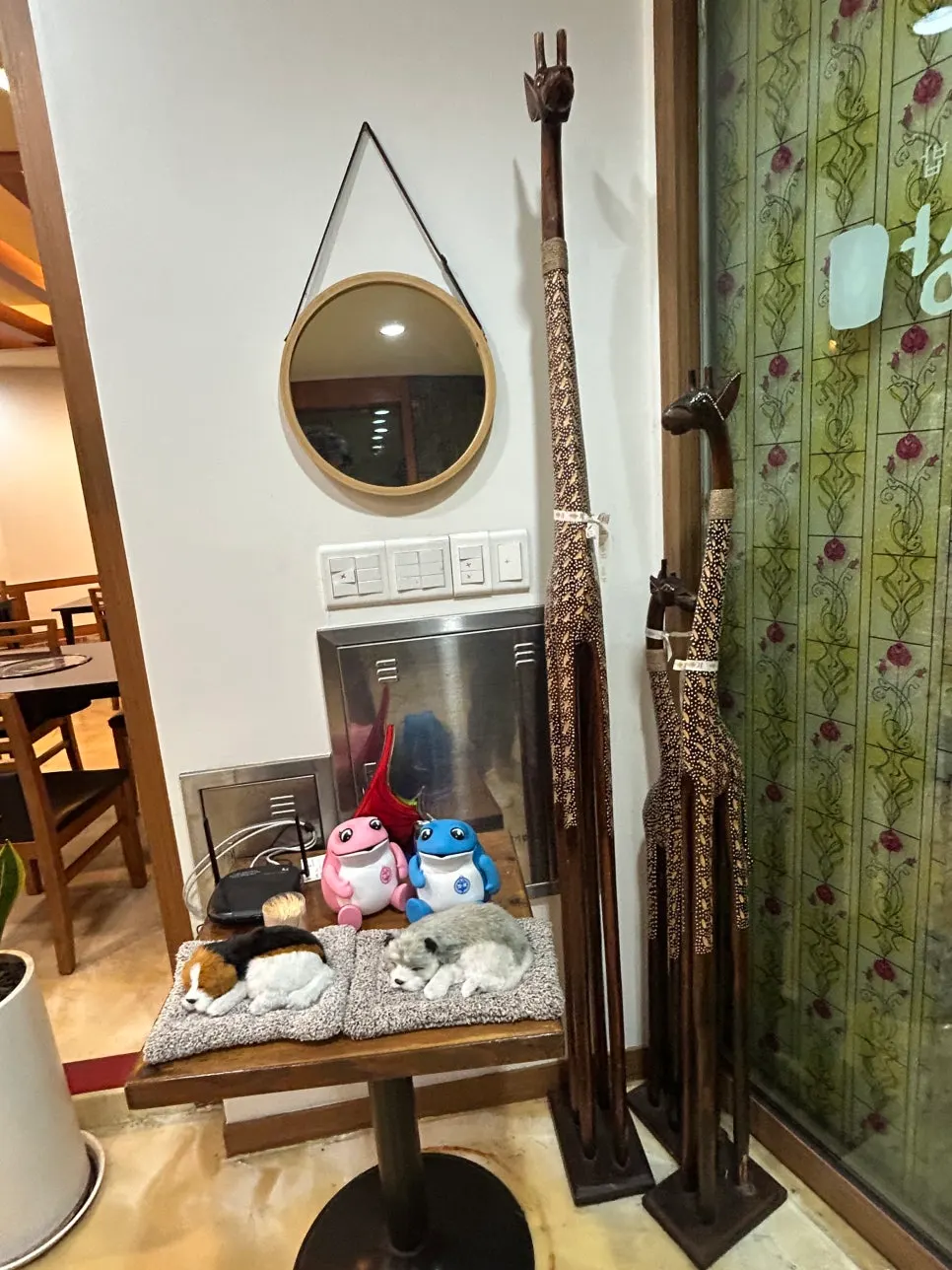 용인대 방향 한적한 길과 매장 주변