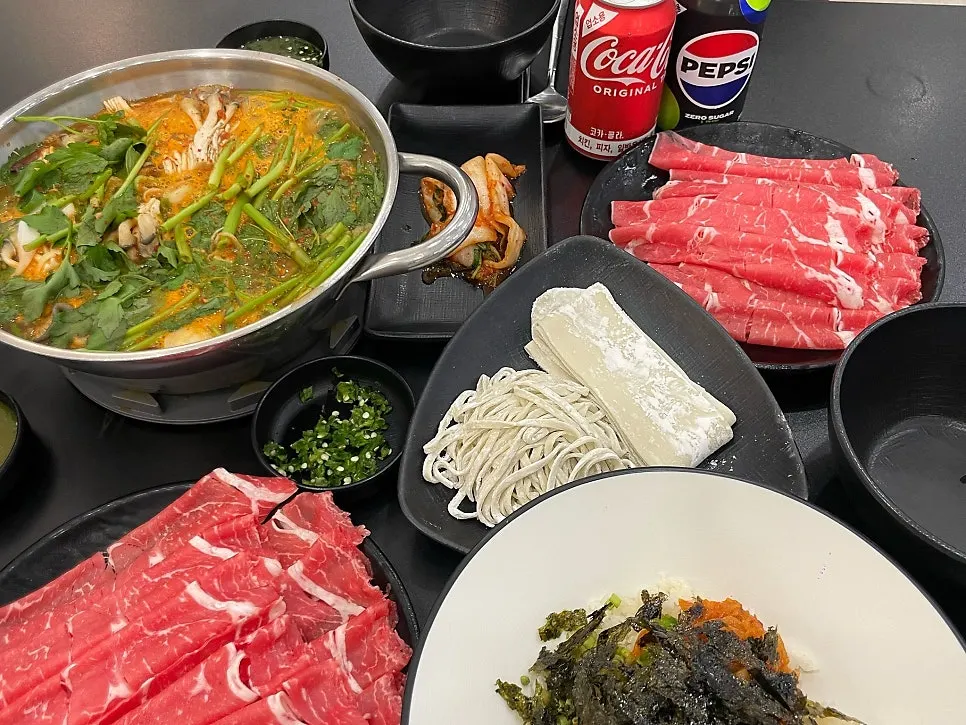 Spicy sauce and shabu-shabu set