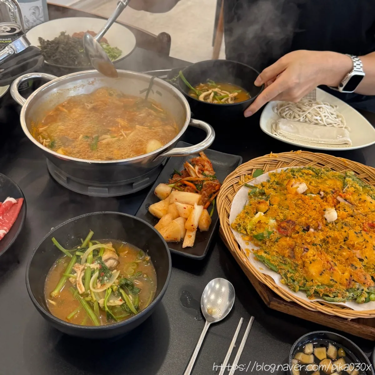 Signature shabu-shabu dish at Yun Ujae Gogi-ri Shabu Kalguksu