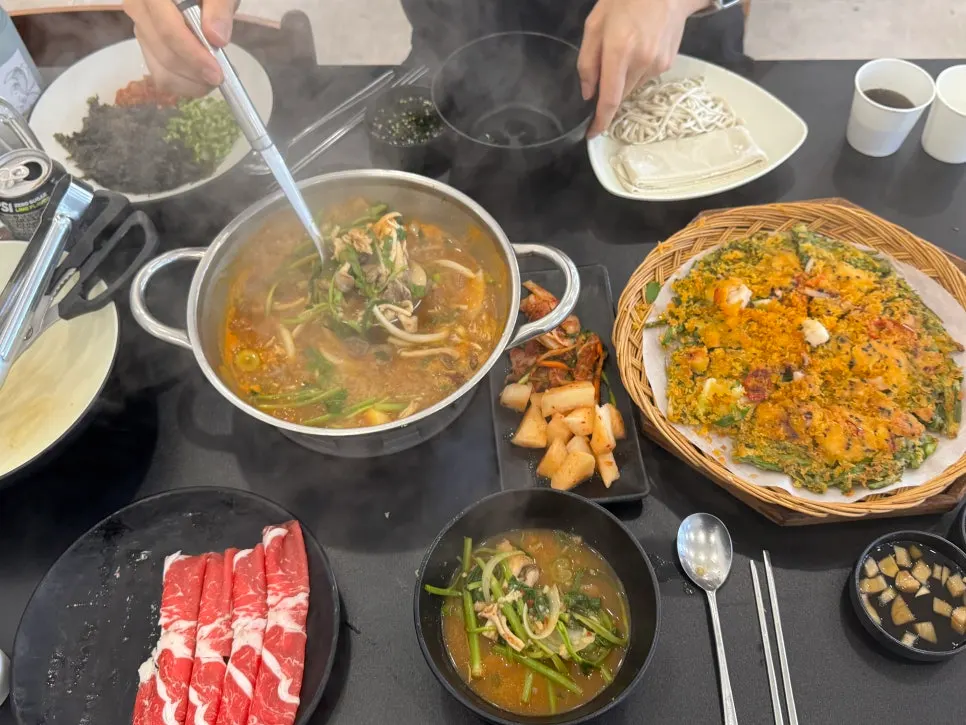 Table after finishing the shabu-kalguksu meal