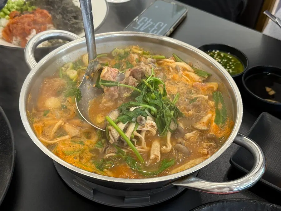Red shabu-shabu beginning to bubble