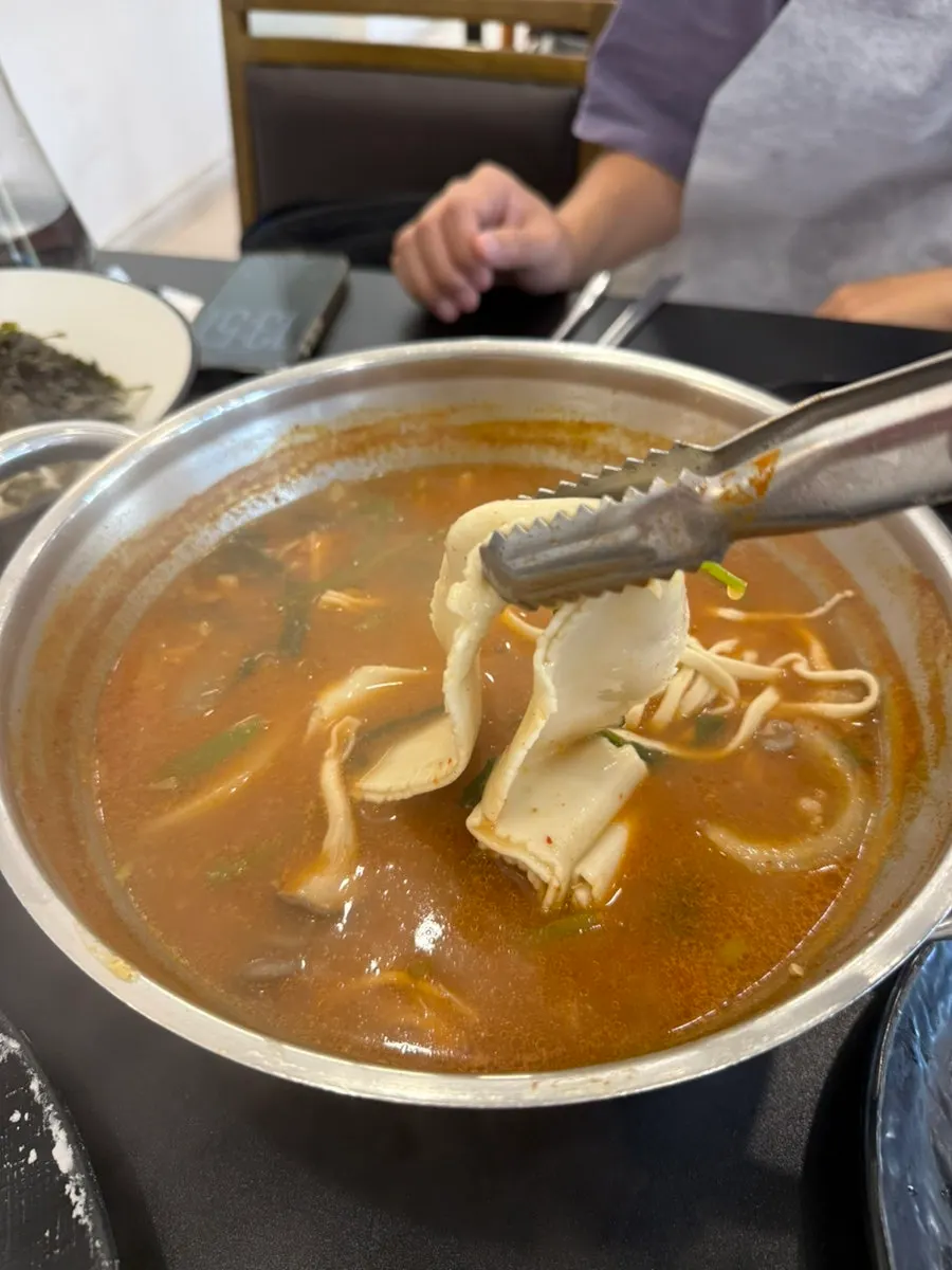 Generously prepared shabu-shabu ingredients