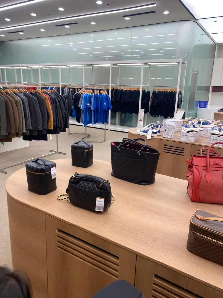 Secondhand luxury bag display corner