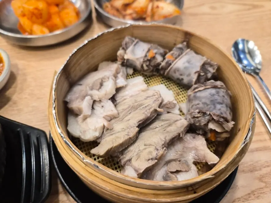 순대와 고기가 담긴 국밥