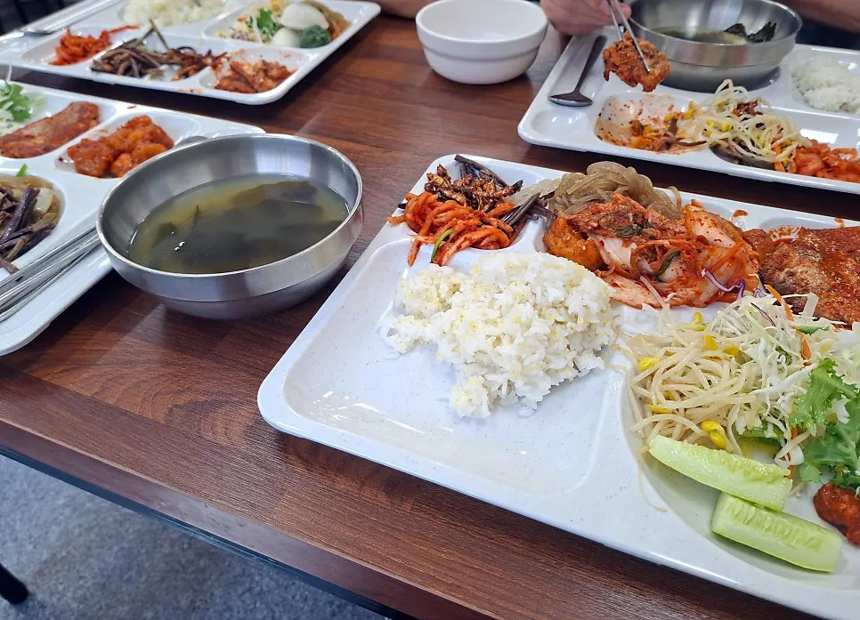 약 200석 규모의 넓은 홀