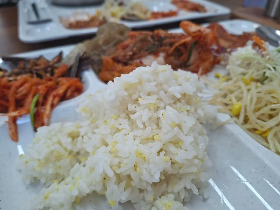 후식으로 담은 바람떡과 꿀떡