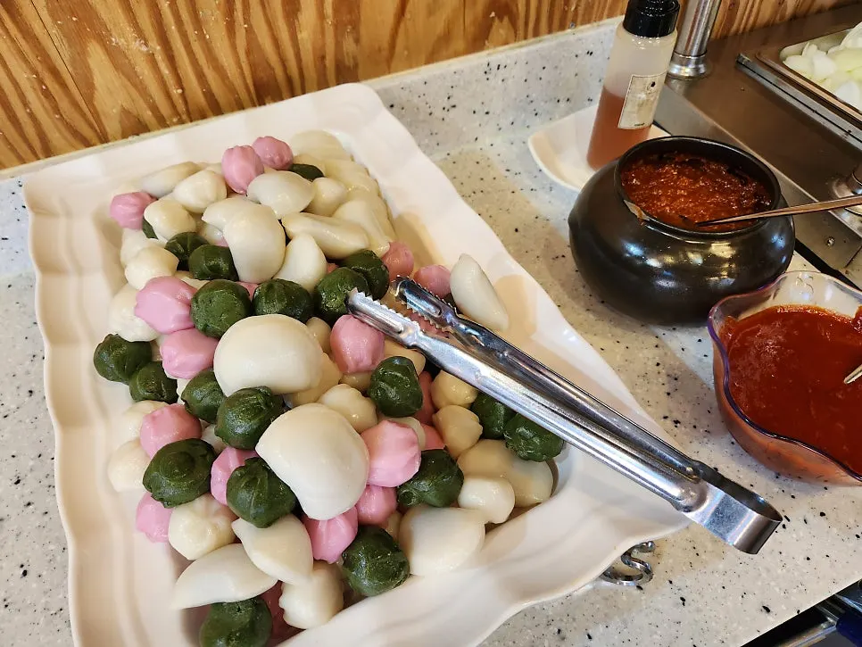 A bowl of janchi-guksu assembled by the writer