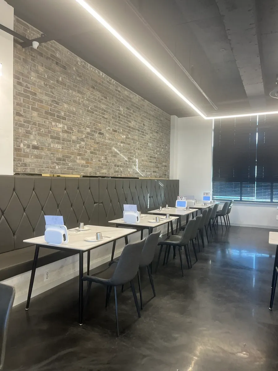 Relaxed dining hall tables at 5pm