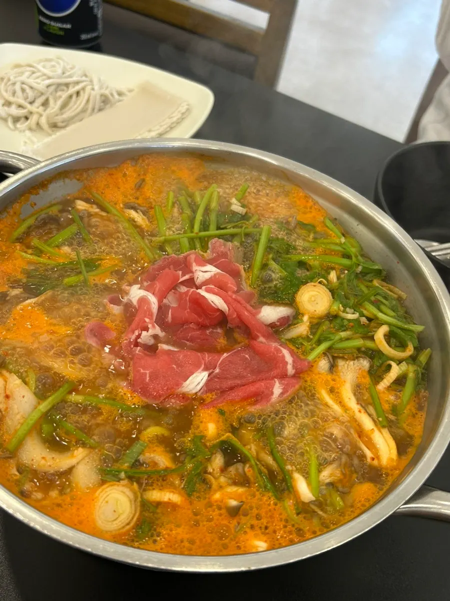 Boiling shabu-kalguksu broth