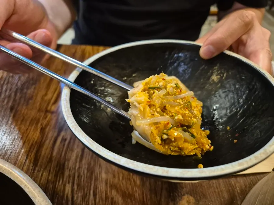 깔끔한 육수의 칼국수 클로즈업