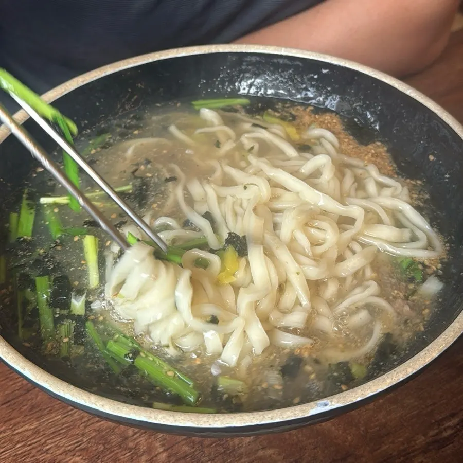 만두가 올라간 칼만두국