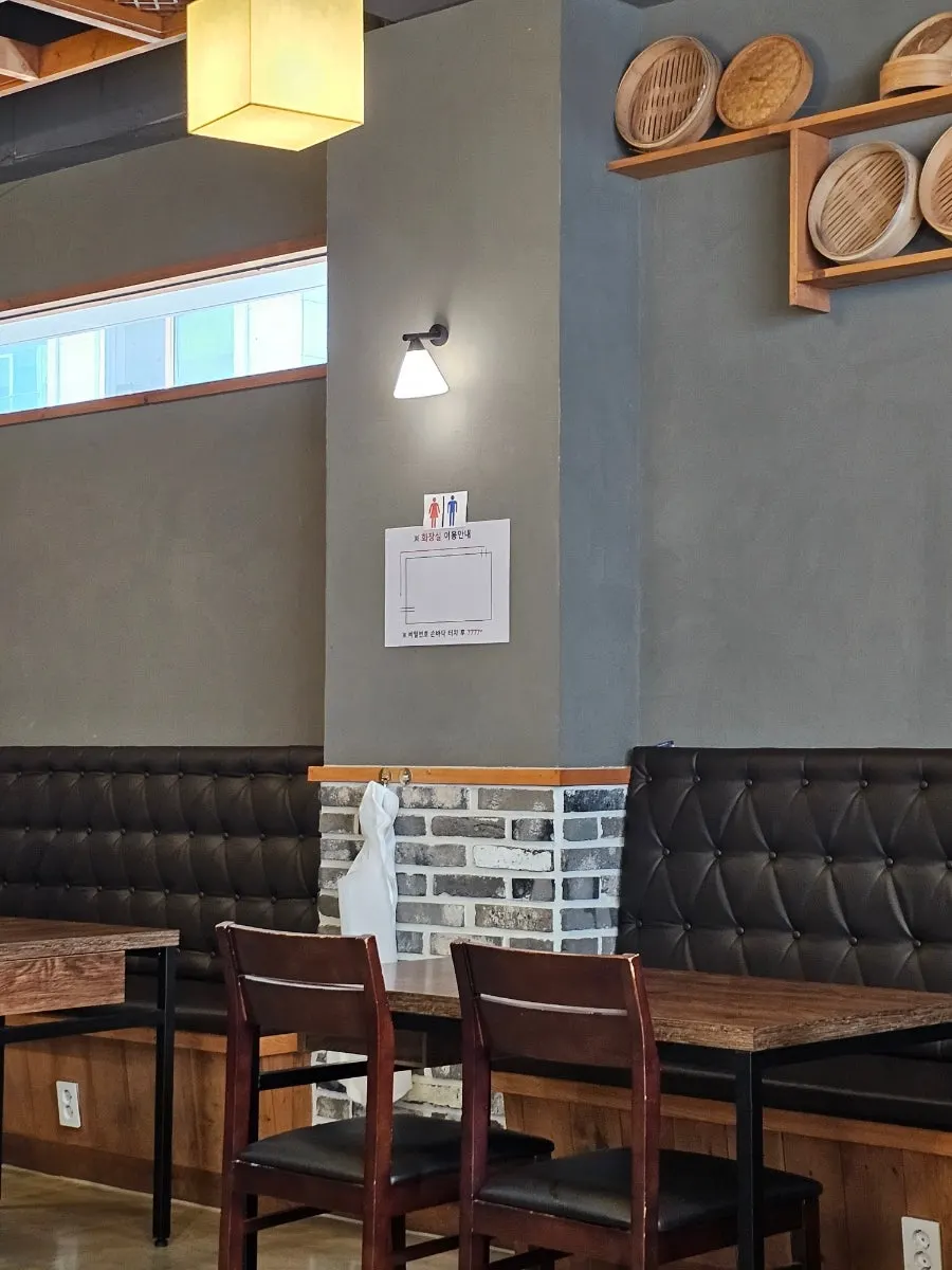 Full view of the dining hall at Yongja 1 Gwanpyeong Branch