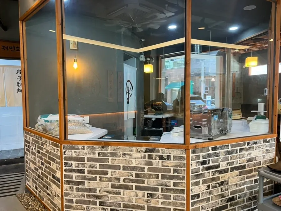Clean interior of Yongja 1 Gwanpyeong Branch