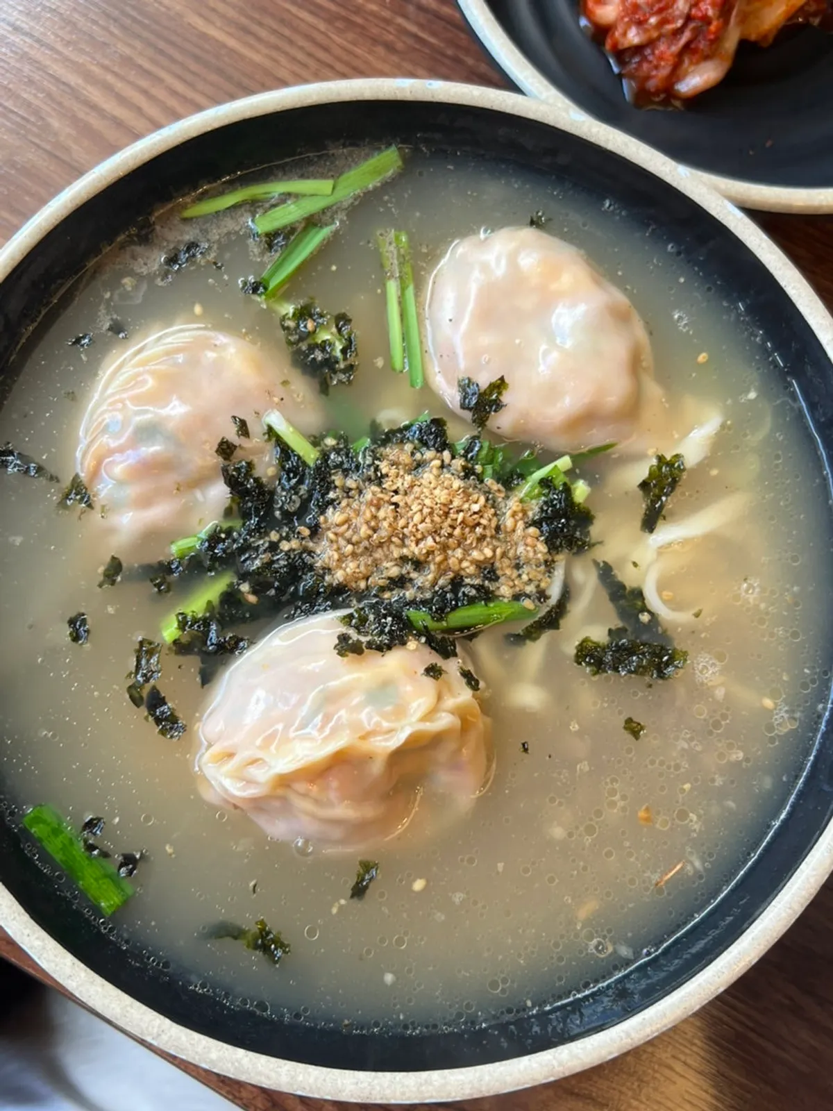 Kong-kalguksu and steamed dumplings spread at Yongja 1 Gwanpyeong Branch