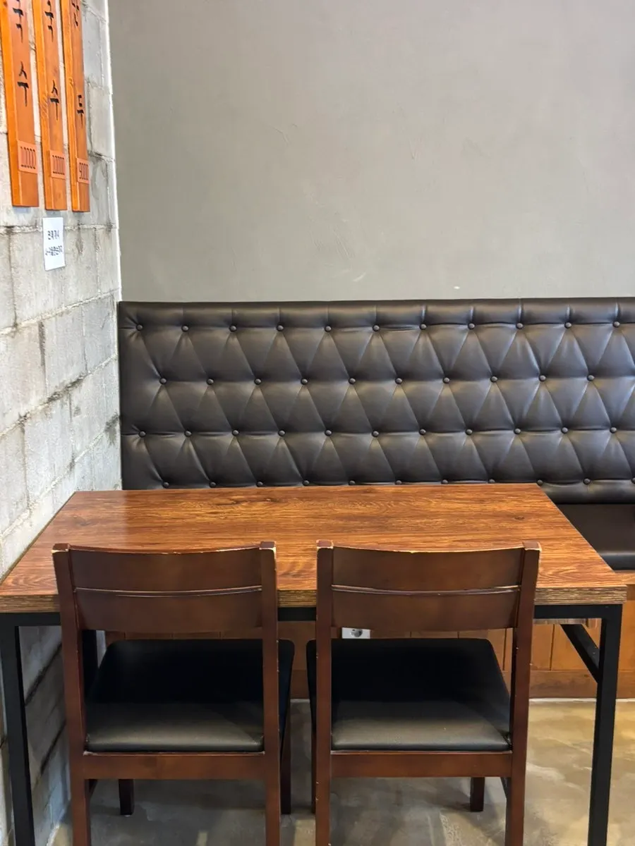 The quiet dining hall of Yongja 1 Gwanpyeong Branch before lunch rush
