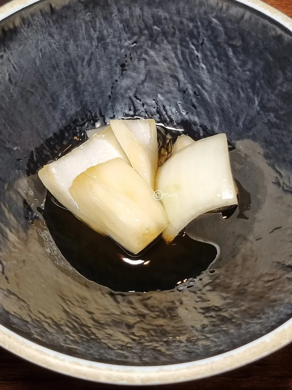 겉절이와 양파절임 기본 찬 접시