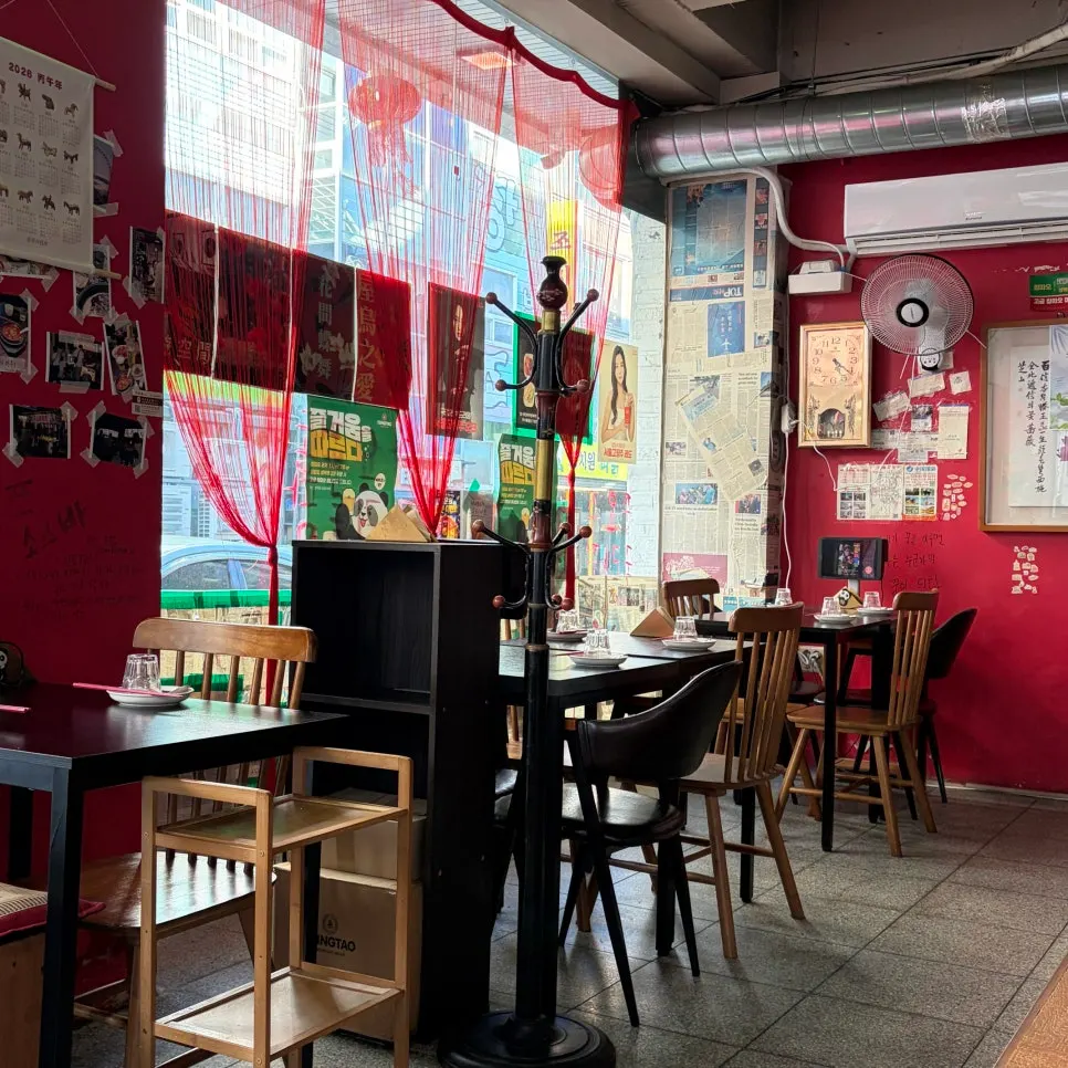 Interior decor giving Yongju its Chinese bar mood