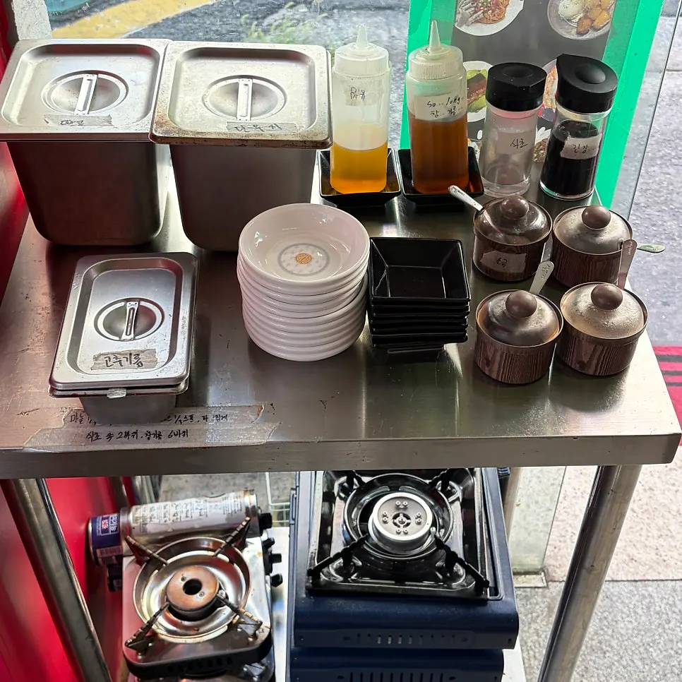 Self-serve bar corner at Yongju