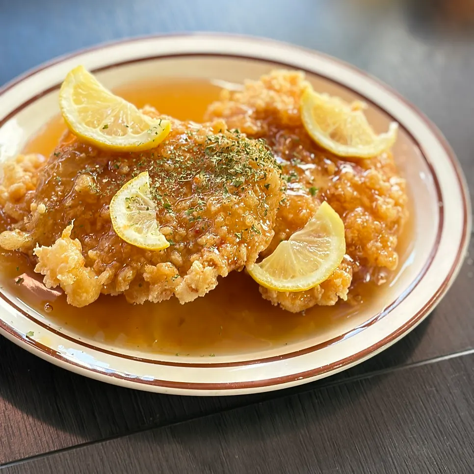 Yongju's nurungji gwabaro piled high with scorched rice topping
