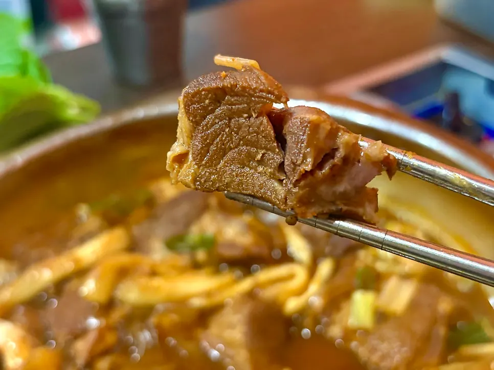 Braised pork ribs with glass noodles and rice cakes