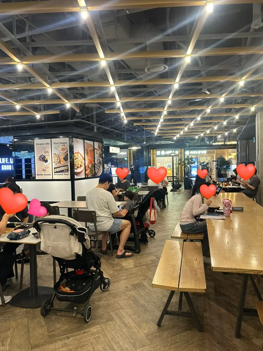 Single-person counter seats beside Menya Seoul